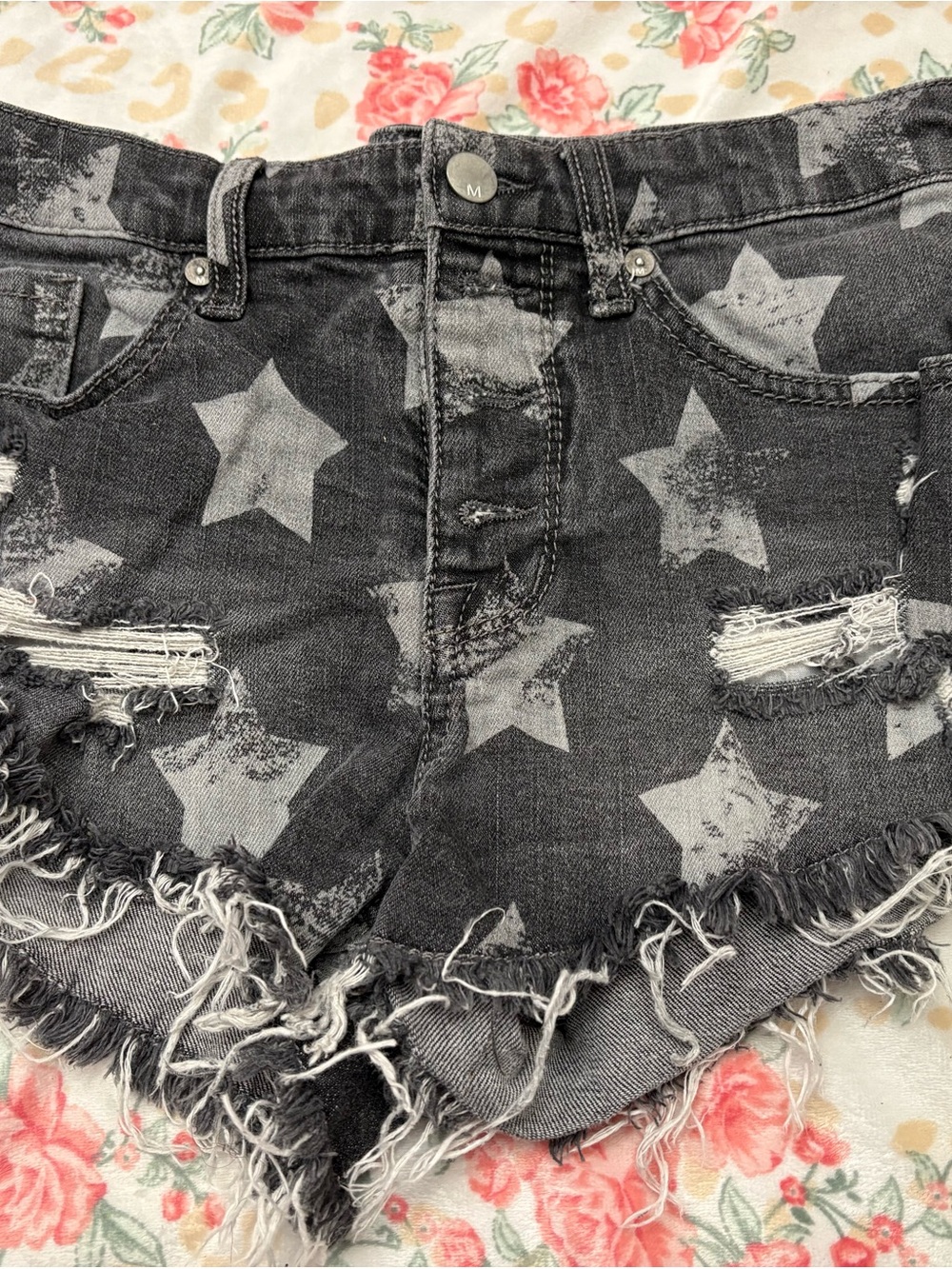 Star-Print Distressed Women's Denim Shorts - Black